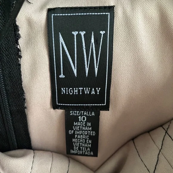 Dress - Picture 7 of 7